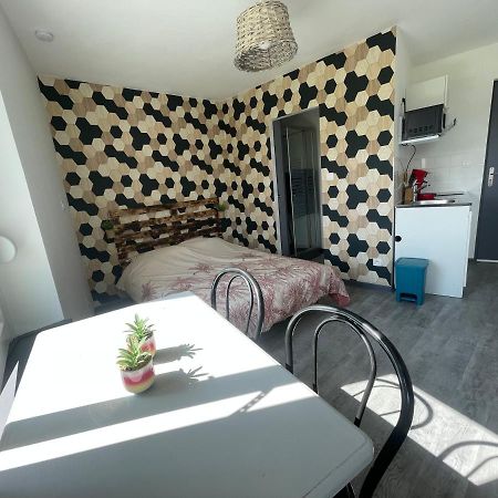 Studio Petit Plus Gaming ! Calais Esterno foto